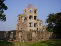 A-Bomb Dome - jedna z mála budov, které zůstaly po explozi pumy stát.