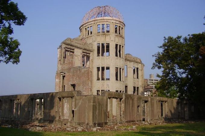 A-Bomb Dome - jedna z mála budov, které zůstaly po explozi pumy stát.