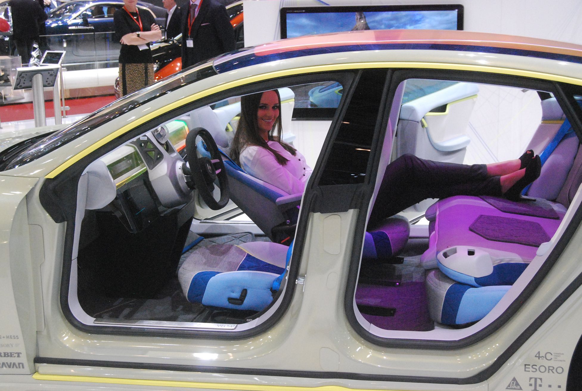 Modelky na Autosalonu v Ženevě