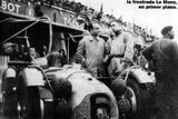 Archivní snímky, které nám ochotně poskytlo Museo Fangio v Buenos Aires. Fangio a Rosier na závodu 24h Le Mans 1951.
