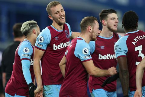 Nemůžu dostat Součka s Coufalem ze hřiště, říká Moyes. Chce koupit další takové