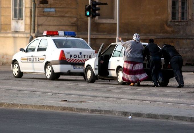 Obyvatelé jsou na čtyřsettisícový Temešvár hrdí jako na kosmopolitní město. Žije zde 29 různých národností, mimo Rumunů především Maďaři a Němci, ale také třeba Češi a Slováci.