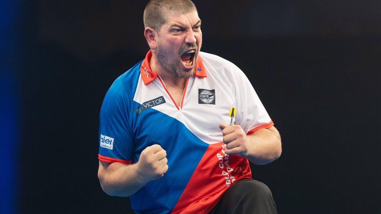 "Myslím, že mu právě vypadl zub." Svět sportu řeší bizarní incident českého šipkaře