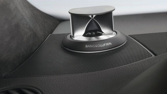 Těmto reproduktorům říkají u Audi "akustické čočky", mají vylepšovat šíření zvuku uvnitř interiéru. V galerii se podívejte i na další efektní reproduktory.