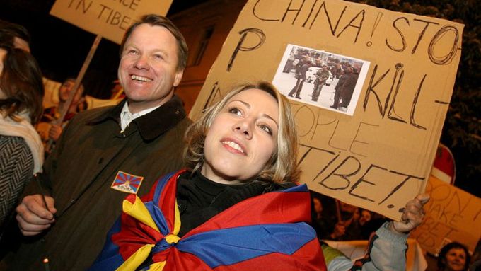 Společně na podporu Tibeťanů: Martin Bursík a Kateřina Jacques.