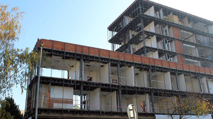 Policie prověřuje stamilionovou zakázku v ÚSTR, pozvala si management včetně ředitele