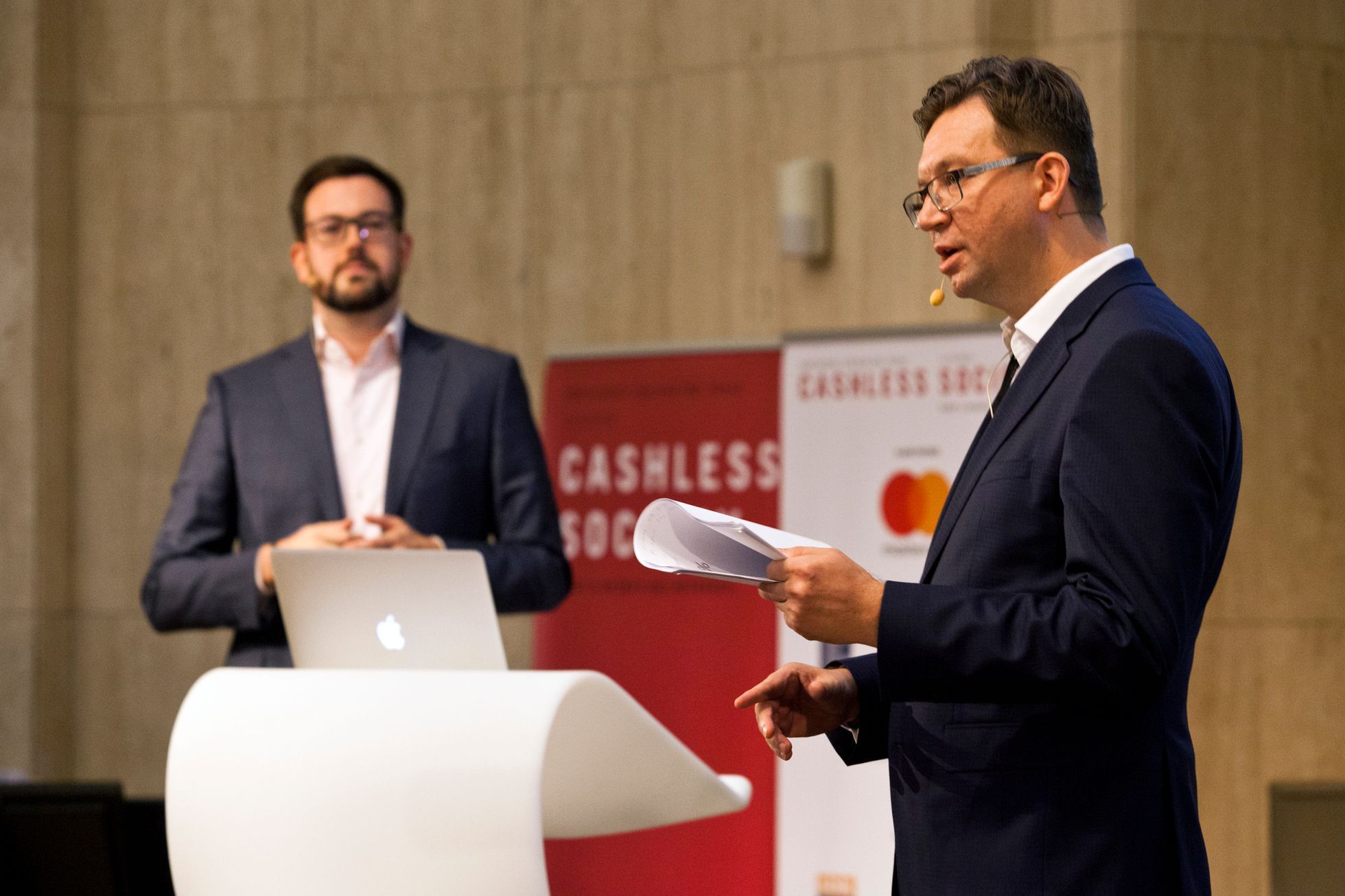 Konference Cashless Society