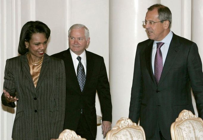 Condoleezza Riceová, Robert Gates a ministr zahraničí Ruska Sergej Lavrov.