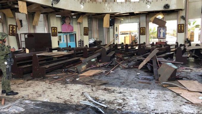 Útok na kostel na Filipínách.