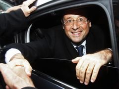 François Hollande, soupeř Sarkozyho.