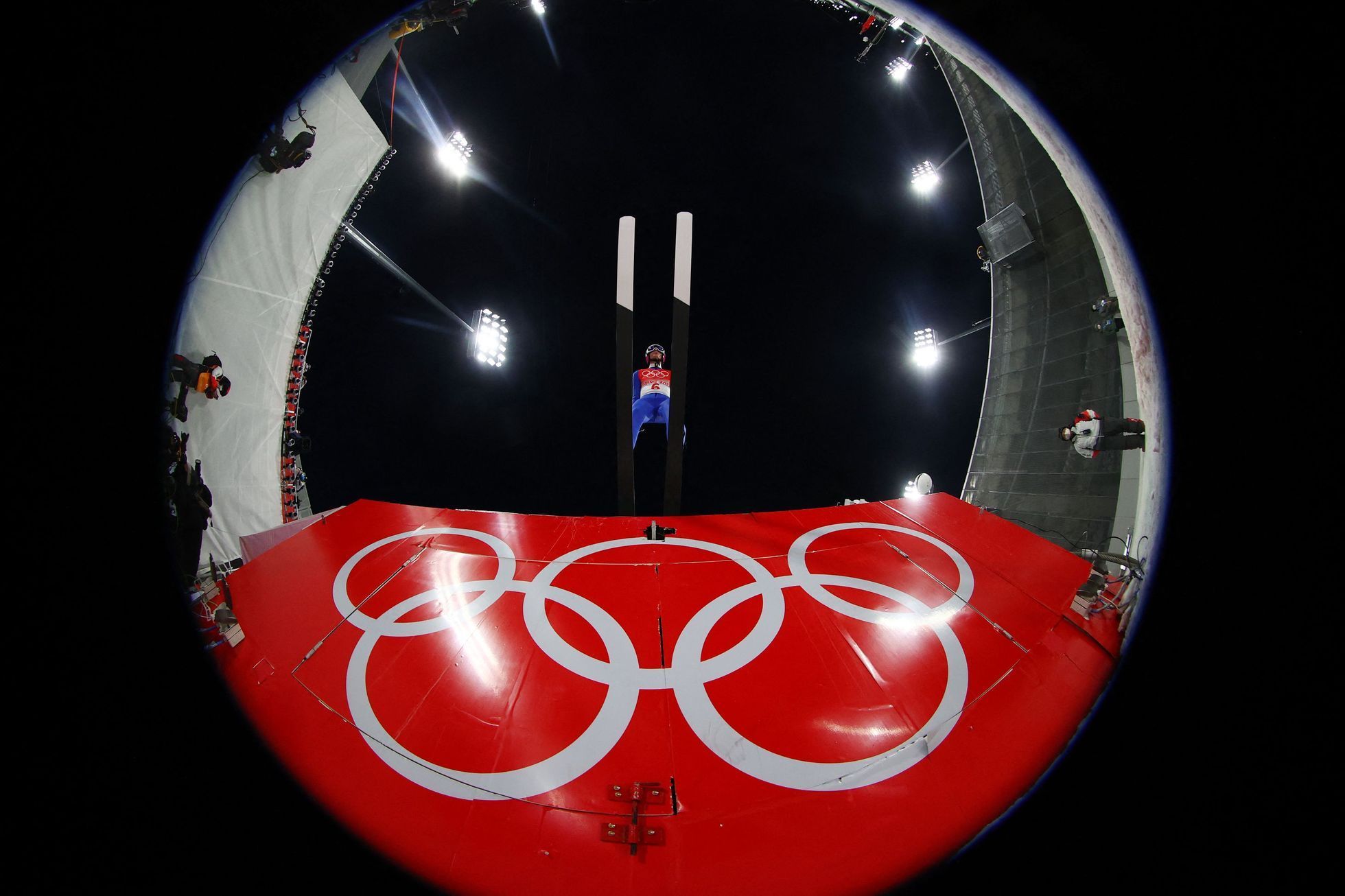 Čestmír Kožíšek při olympijském závodě na středním můstku v Pekingu 2022