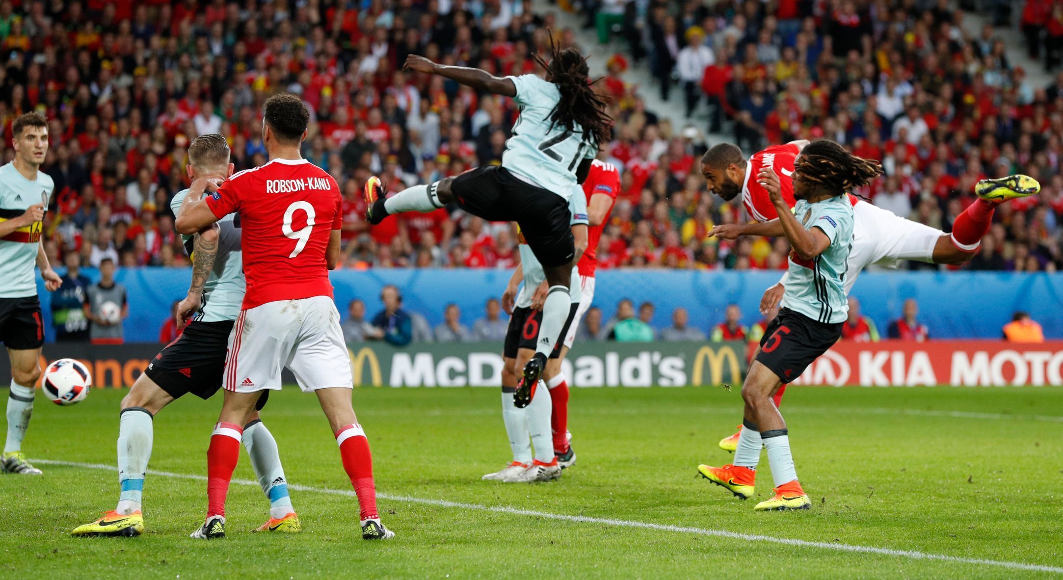 Euro 2016, Wales-Belgie: Ashley Williams dává gól na 1:1