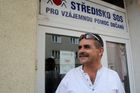 Charita pouze pro bohaté? Topenář z Olomouce daruje ročně desetitisíce korun