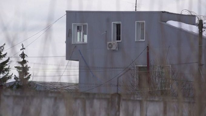 Vězeňská kolonie IK-2 v Pokrovu ve Vladimirské oblasti je známá striktním režimem, který v ní panuje.