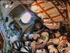 Marcos Pontes se příští týden vrátí na Zemi ve společnosti Američana Williama MacArthura a Rusa Valerije Tokareva, kteří na ISS pracovali od loňského října.