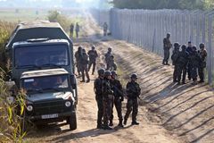 Vláda schválila vyslání 25 vojáků a techniky do Maďarska, budou hlídat hranice