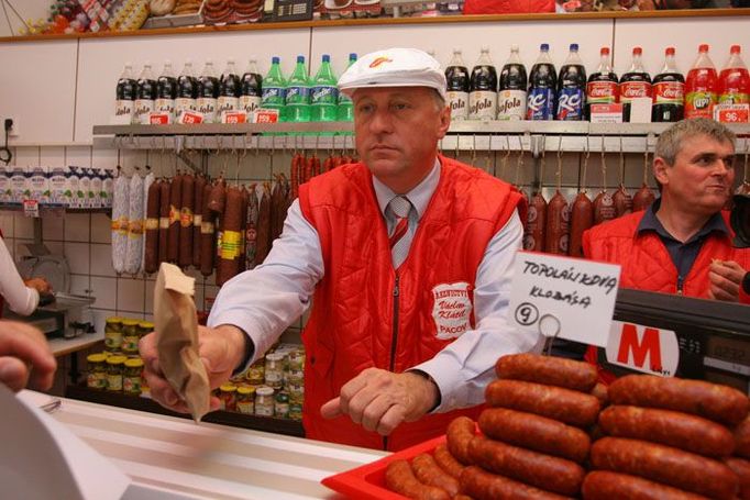 "Klobásky s rohlíčkem, pěkně prosím"