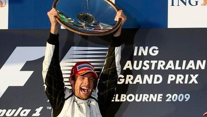 Jenson Button se raduje z druhého vítězství v kariéře