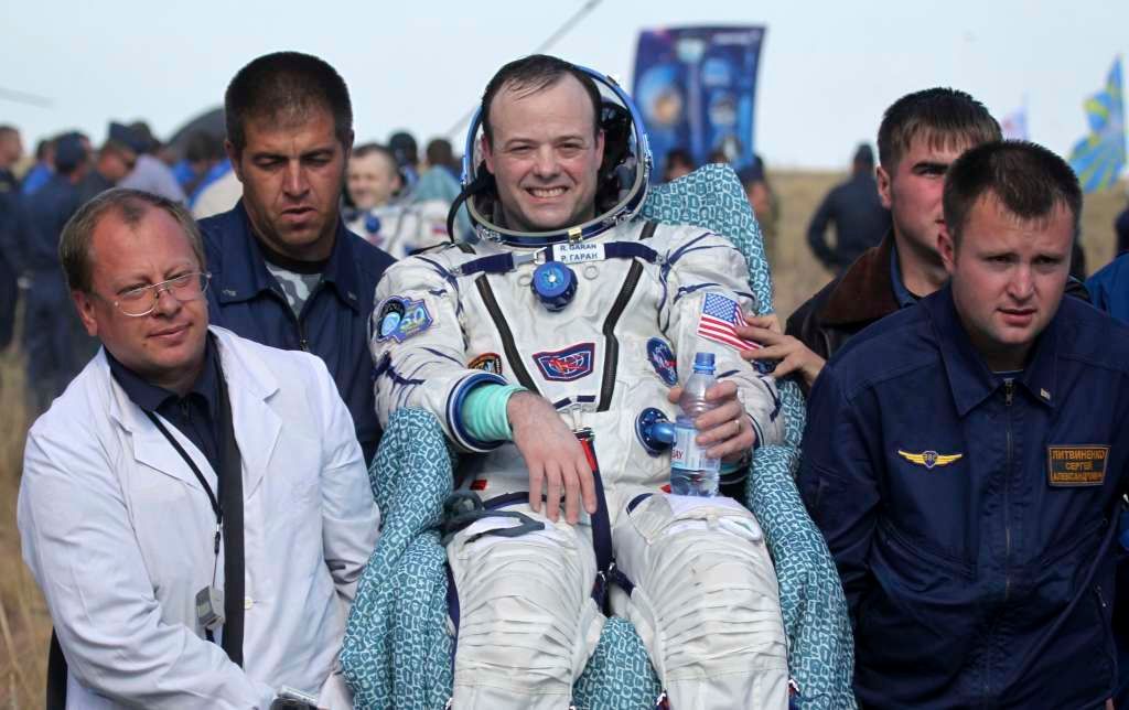 Trojice kosmonautů se vrátila na Zemi po 164 dnech na ISS