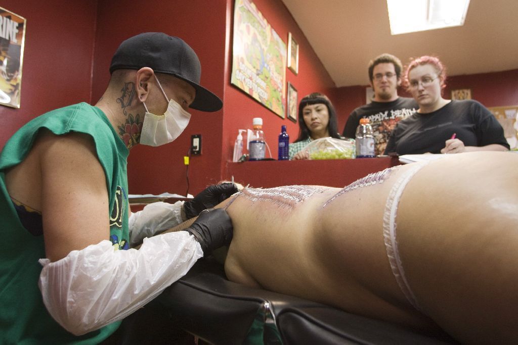 Staysha Randallová - piercing - rekord do Guinnessovy knihy rekordů