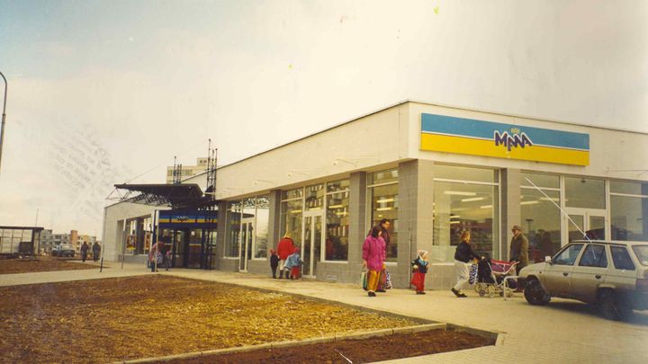 Do prvního supermarketu v Česku jezdily zájezdy zvědavců. V Jihlavě stojí už 30 let; Zdroj foto: Ahold