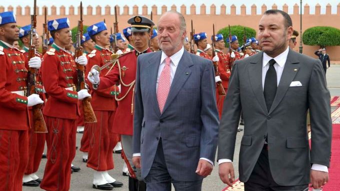Španělský král Juan Carlos s marockým králem Muhammadem VI. v Marrákeši.