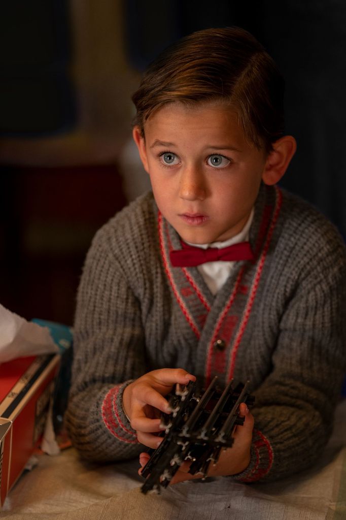 Mateo Zoryon Francis-DeFord jako mladý Sammy.