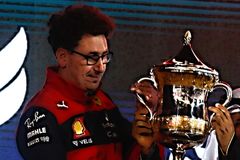 Binotto přežil nejhorší sezonu Ferrari v F1 za čtyřicet let, návrat na výsluní už ne