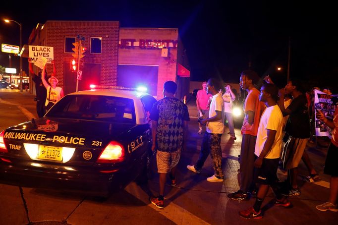 Demonstrace v Milwaukee kvůli zastřelení černošského řidiče policisty