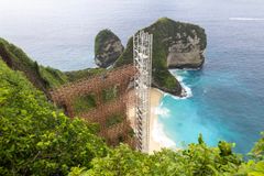 Z luxusního výtahu nebude nic. Bali nařídilo zbourat kontroverzní projekt