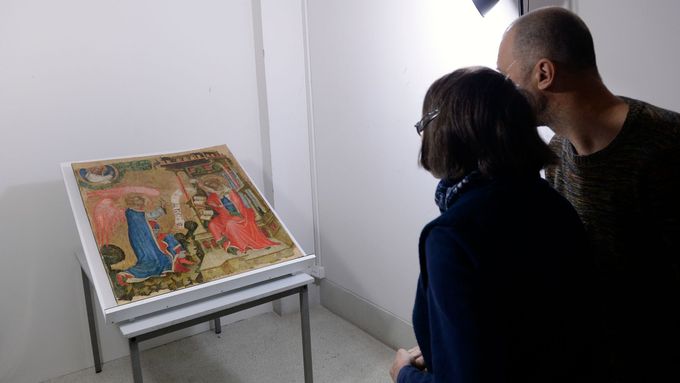 Nedávno objevený středověký deskový obraz s námětem Zvěstování Panně Marii.
