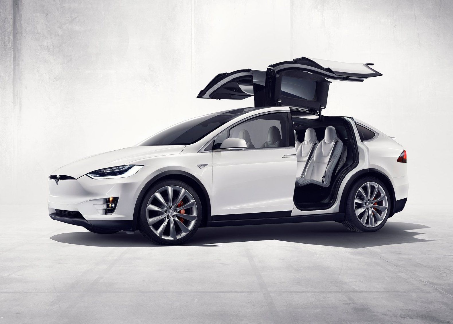 Tesla model X - příď