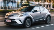 Toyota C-HR začíná na ceně 489 900 korun s benzinovým motorem 1.2 Turbo a pohonem přední nápravy.