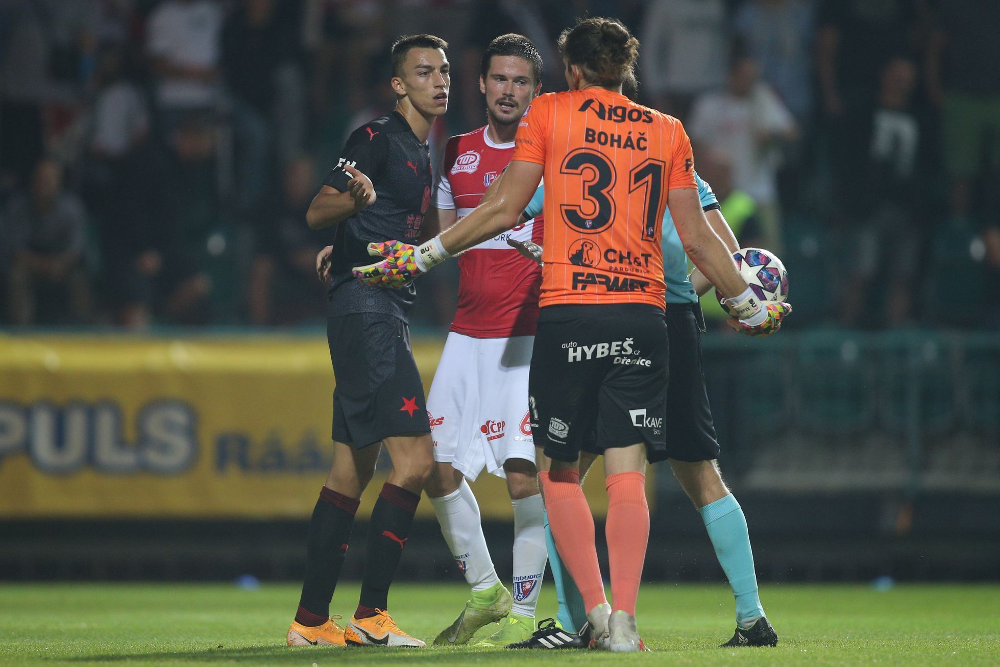 fotbal, Fortuna:Liga 2020/2021, Pardubice - Slavia, Petar Musa, Marek Boháč