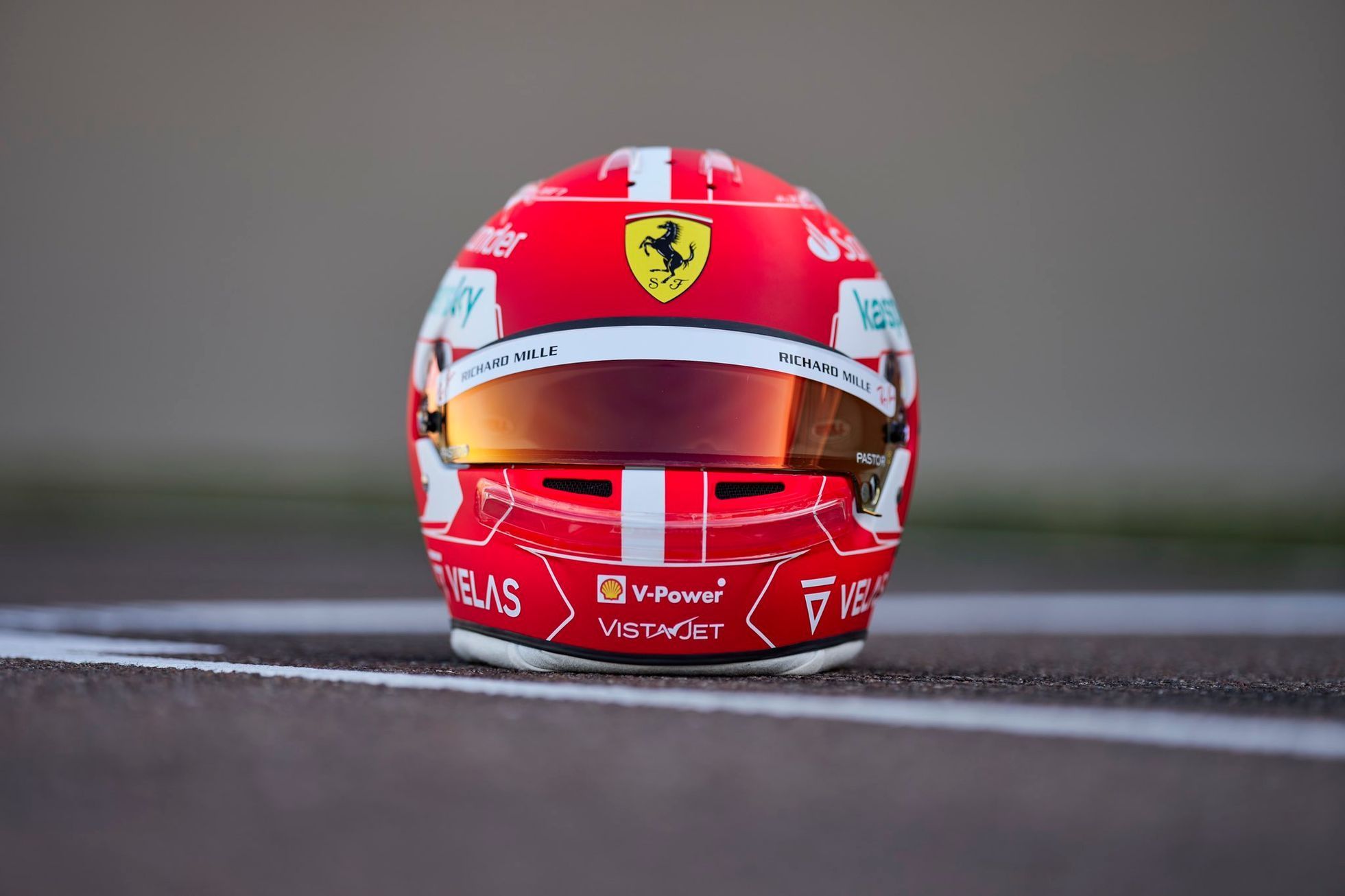 Helma pilota F1 Charlese Leclerca, Ferrari (2022)