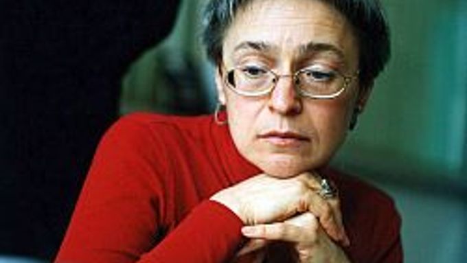 Zavražděná novinářka Anna Politkovská, velká kritička Putina a války v Čečensku.