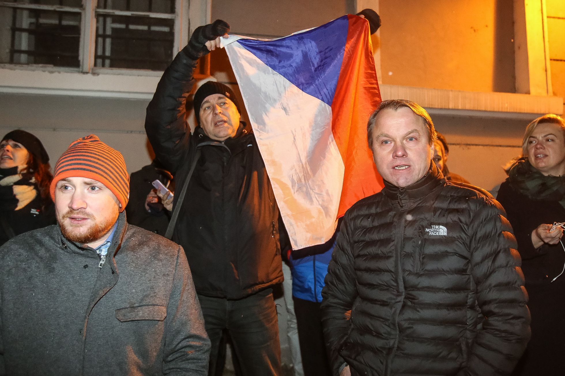 Demonstrace proti zvolení Ondráčka do čela komise pro GIBS
