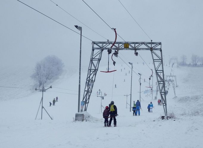 Ski areál v Olešnici v Orlických horách zahájil lyžařskou sezónu 2. ledna 2016.