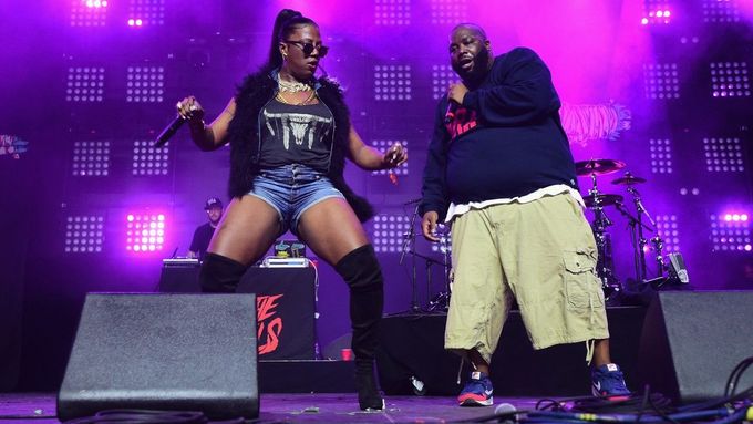 Gangsta Boo v poslední dekádě spolupracovala s hiphopovým duem Run the Jewels. Na snímku z roku 2015 pózuje s jeho členem Killerem Mikem.
