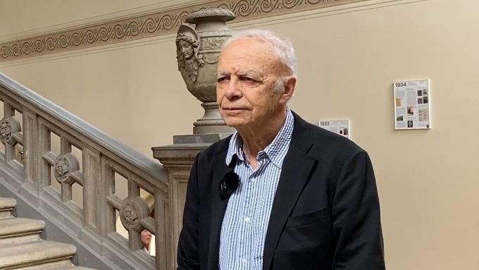 Světoznámý australský filosof Peter Singer rozebírá ve svých pracích etické otázky jako eutanazie či potraty.