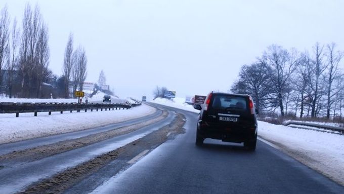 Test uklizenosti silnic od sněhu - den 2.