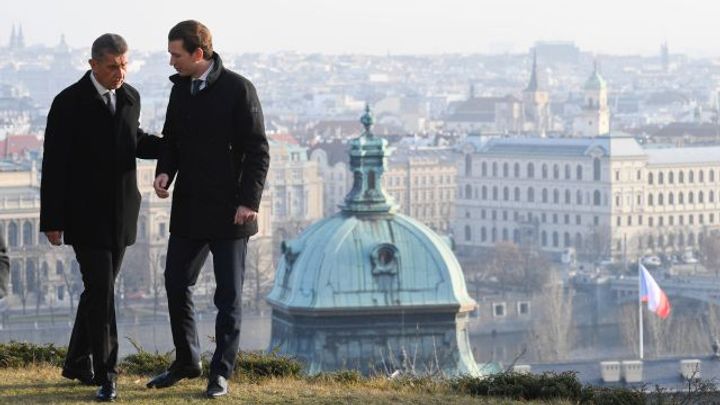 Vztahy s Rakouskem posílí dostavba dálnic, řekl Babiš po jednání lídrů V4 a Rakouska