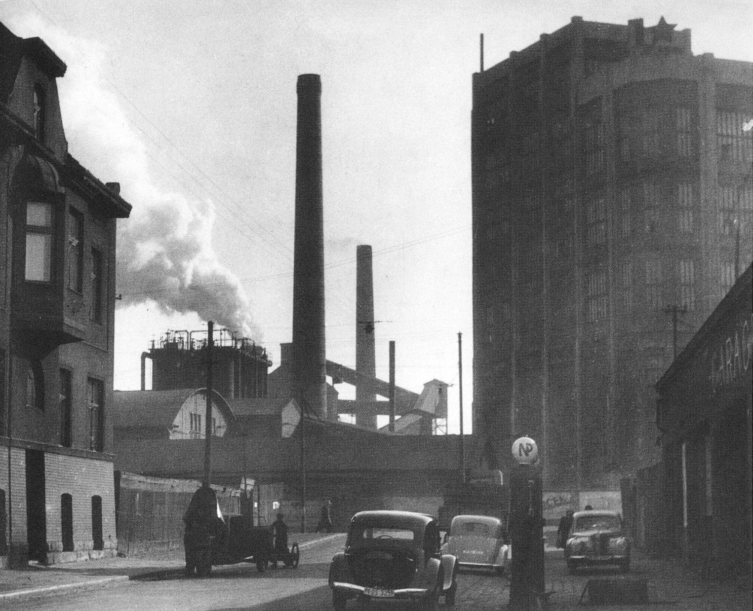 Kniha, Vzhůru dolů - Fotografické album průmyslového a kulturního dědictví uhelného hornictví ostravsko-karvinského revíru, Ostrava, Karviná, hornictví, historie, Magazín, Foto