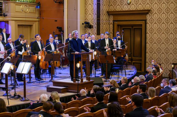 Snímek z pondělního benefičního koncertu České filharmonie.