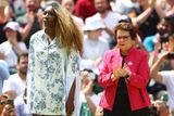Americké legendy Venus Williamsová, pětinásobná vítězka, a Billie Jean Kingová, která má doma o jeden wimbledonský titul víc.