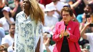 Americké legendy Venus Williamsová, pětinásobná vítězka, a Billie Jean Kingová, která má doma o jeden wimbledonský titul víc.