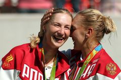 Tenisovou čtyřhru v Riu vyhrály Rusky Makarovová s Vesninovou, Švýcarky berou stříbro