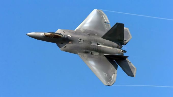 Neznámé objekty na americkém nebi sestřelila stíhačka F-22.