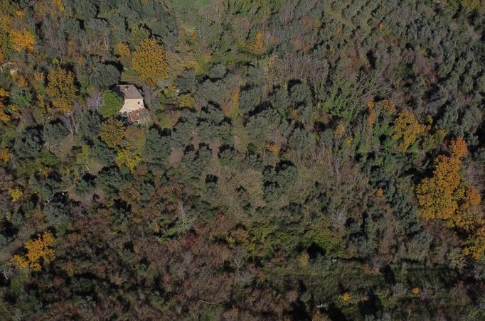 Ital Fabrizio Cardinali žije už 50 let bez elektřiny a plynu.