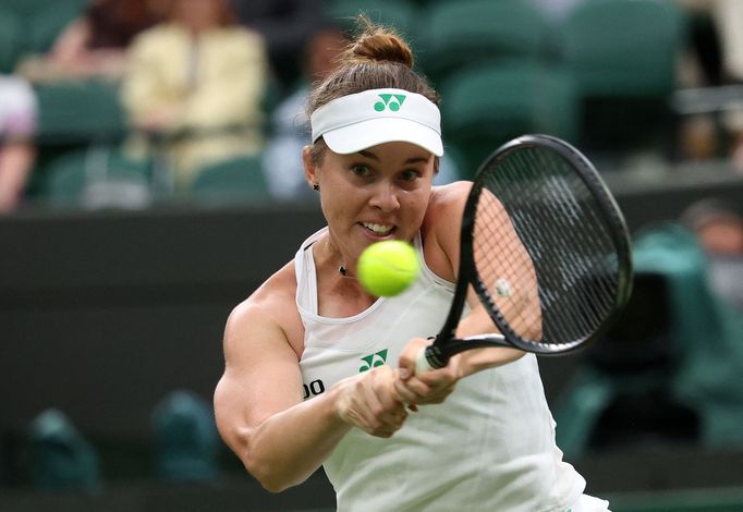 Tennis - Wimbledon - All England Lawn Tennis and Croquet Club, London, Britain - July 6, 2025 Czech Republic's Linda Noskova in action during her round of 16 match agains